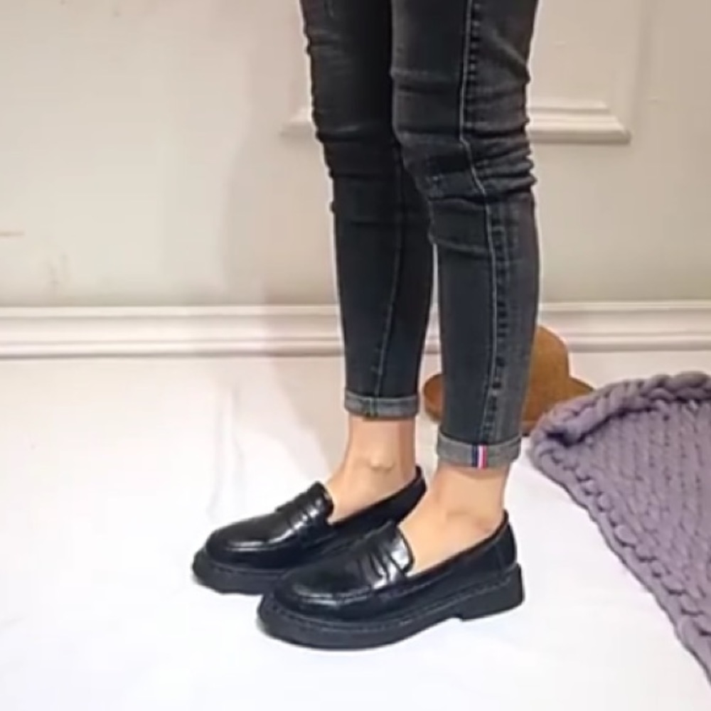 BRAND NEW BRITISH STYLE OXFORD LOAFERS FOR LADIES IN SIZE 39